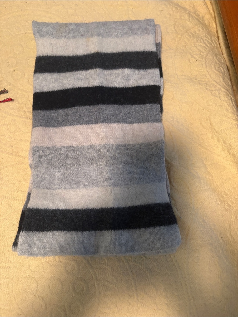 Striped wool scarf- Gray & Black